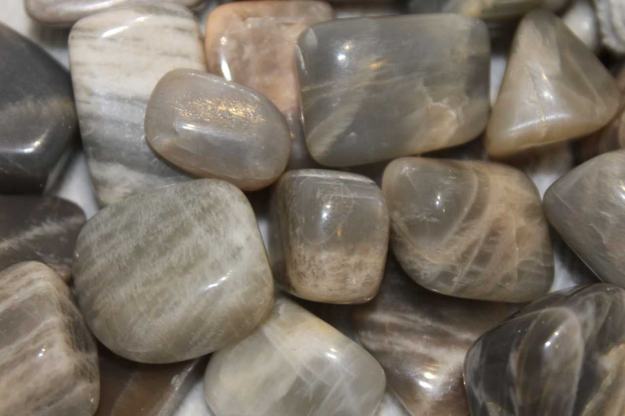 Moonstone Black Tumbled 3.00