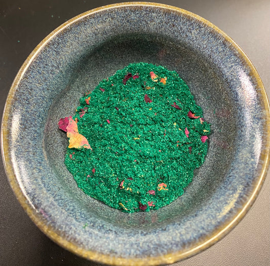 Fast Luck Incense green powder with pink and red petals