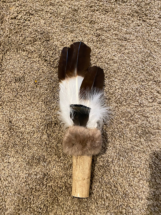 Feathered object on a textured surface