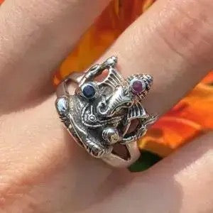 Ring Ganesh Ruby & Sapphire on a finger