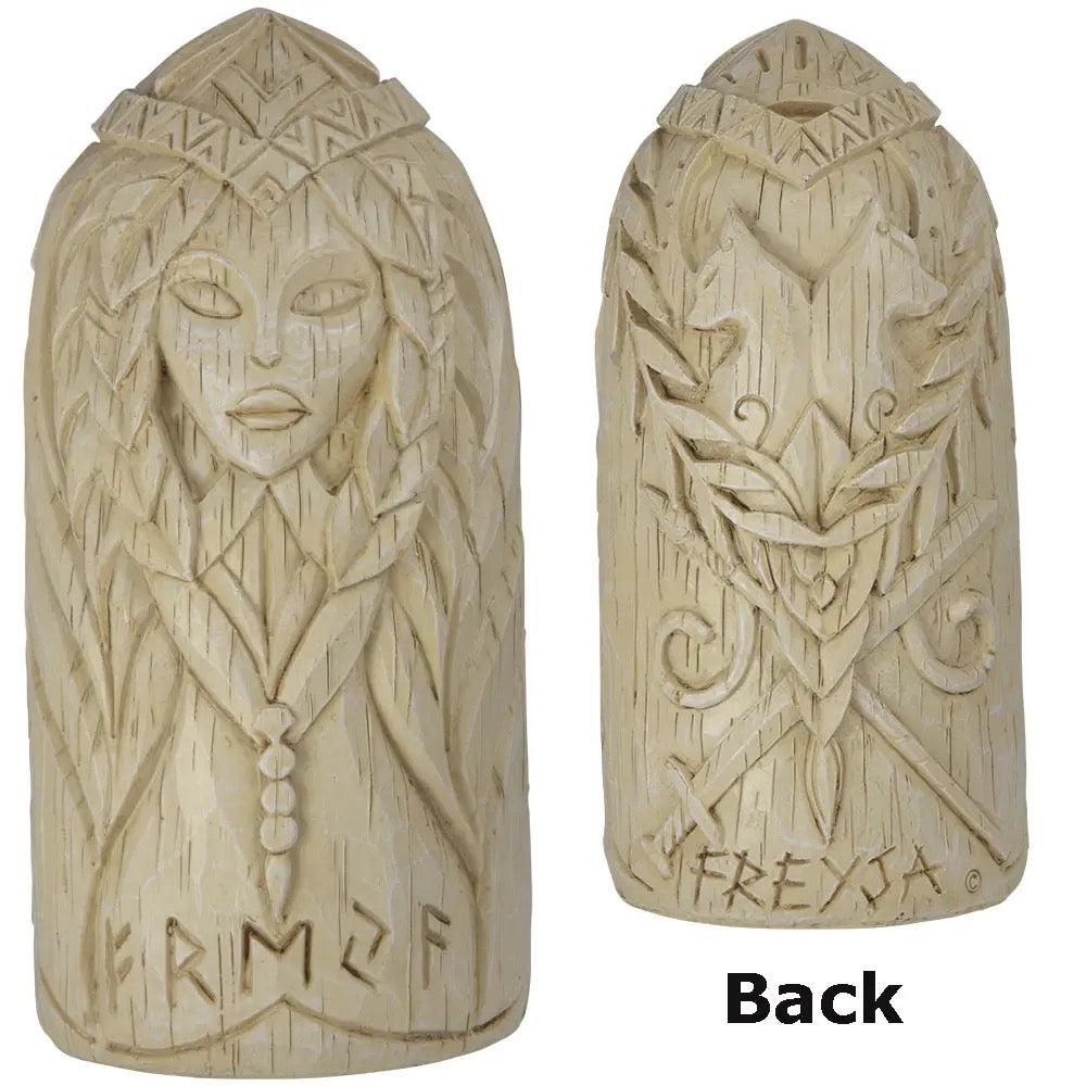 Statue Frejya Carved