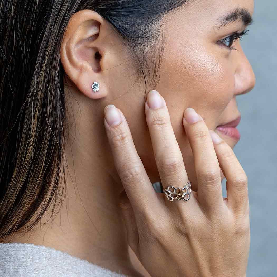 Ring Honeycomb Bee on hand