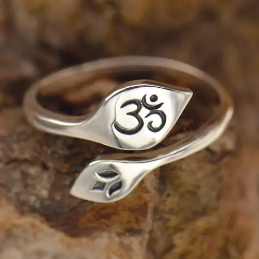 Ring Lotus Om