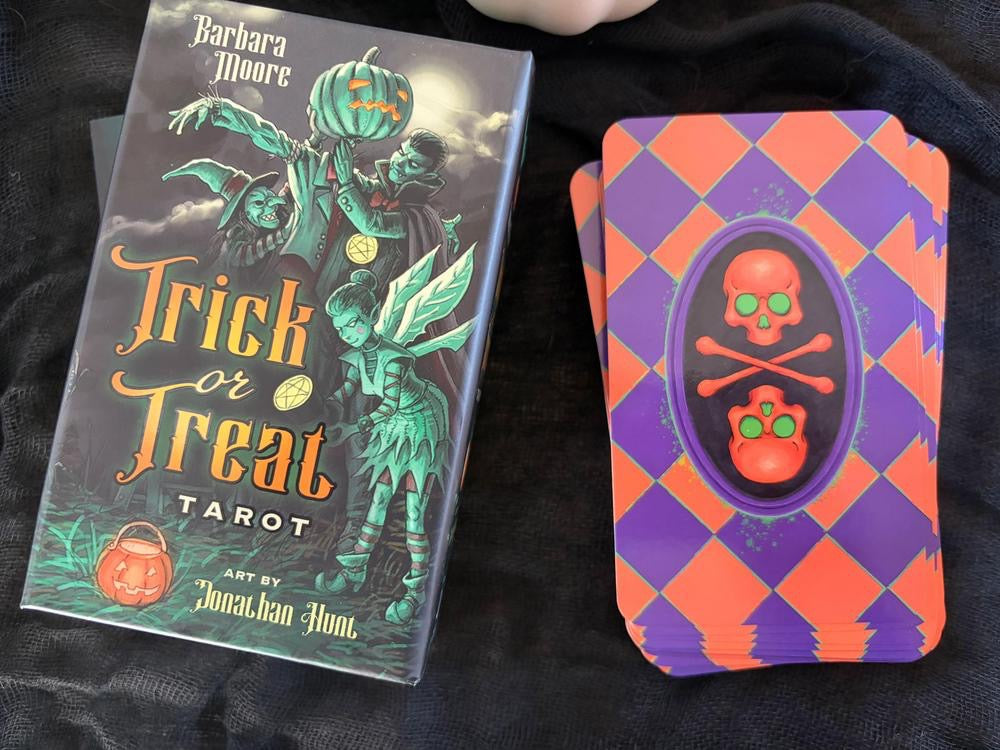 Trick or Treat Tarot front and back card with skulls