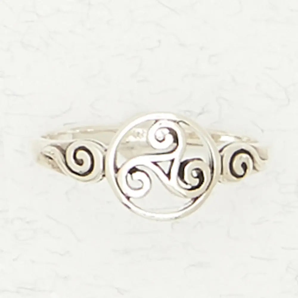 Ring Triskele