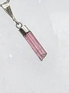 Pendant Tourmaline Pink Point on a crystal background