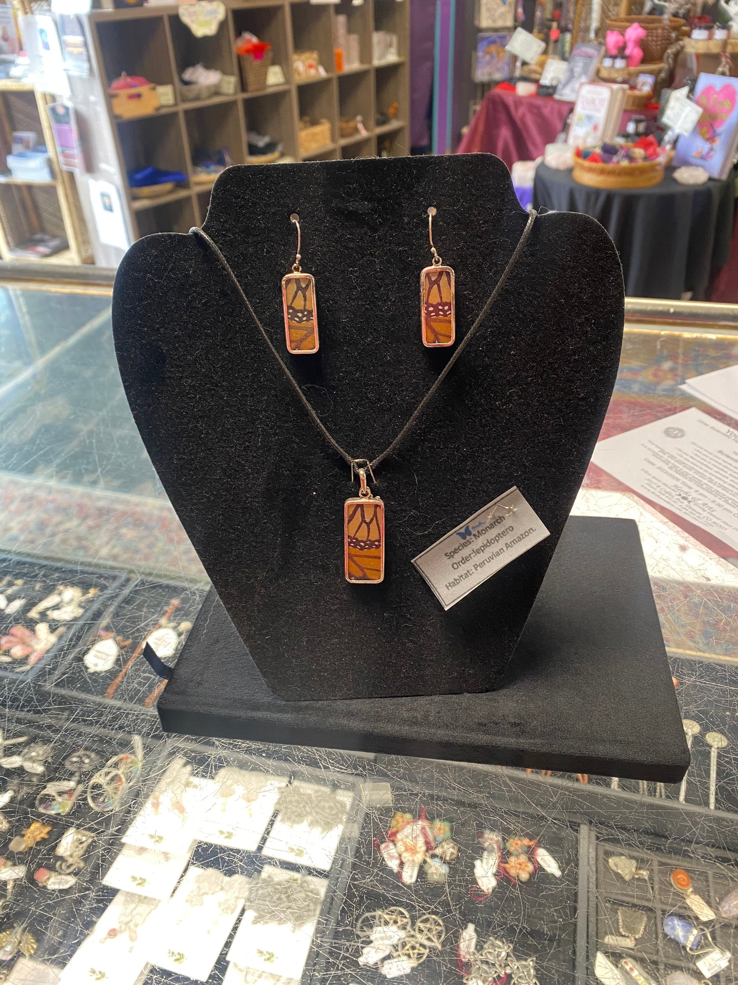 Pendant ER Set Monarch